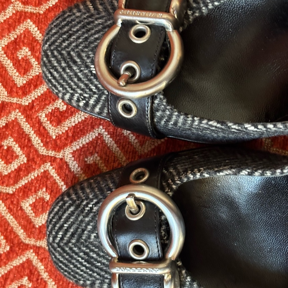 Authentic Burberry Women's Black and Gray Herringbone Heels EU 37/US 6.5-7 - Picture 2 of 11